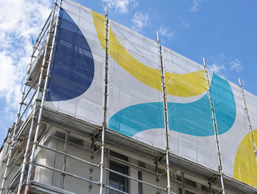 Bauger&uuml;stplanen Mesh an einer Fassade