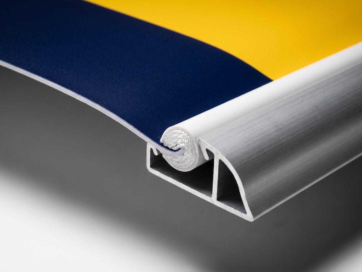 Banner mit Keder in Kederschiene
